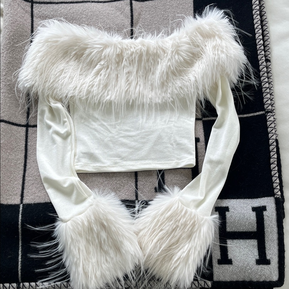 Faux Fur Trim Off-Shoulder Crop Sweater
